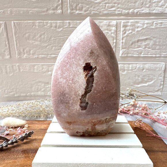 Gorgeous Large Pink Amethyst Flame from Brazil - Picture 2 of 9